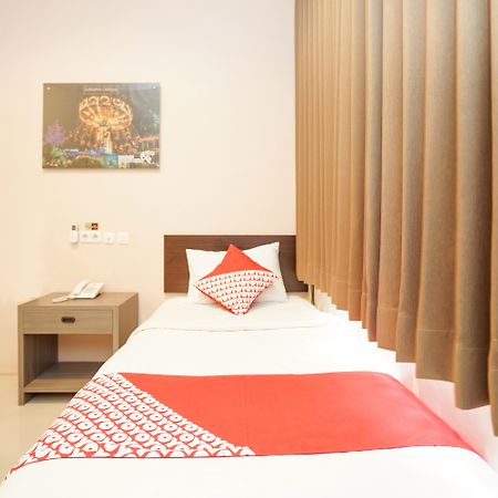 OYO 240 Audah Sevana Syariah Hotel Surabaya Bagian luar foto