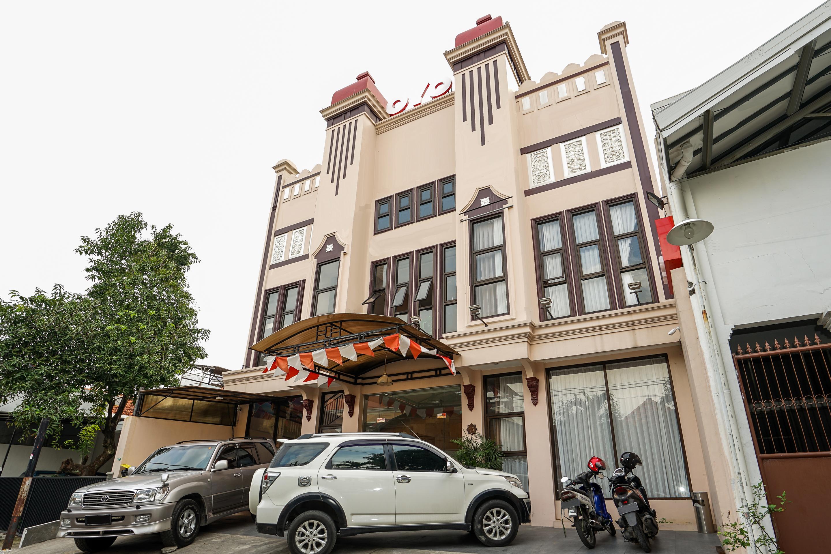 OYO 240 Audah Sevana Syariah Hotel Surabaya Bagian luar foto