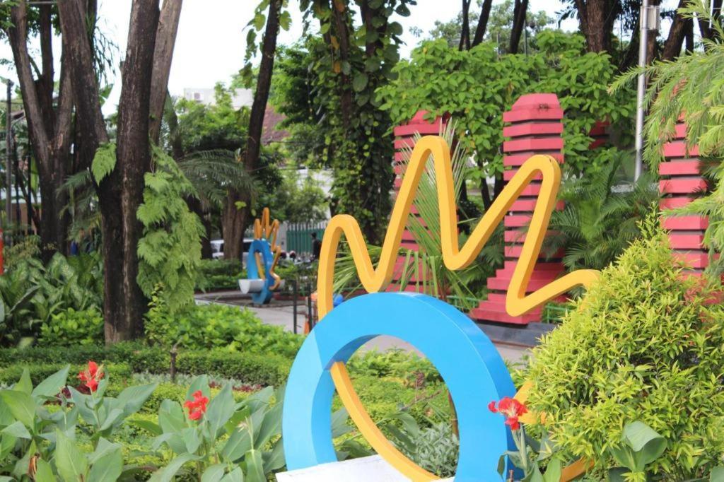 OYO 240 Audah Sevana Syariah Hotel Surabaya Bagian luar foto