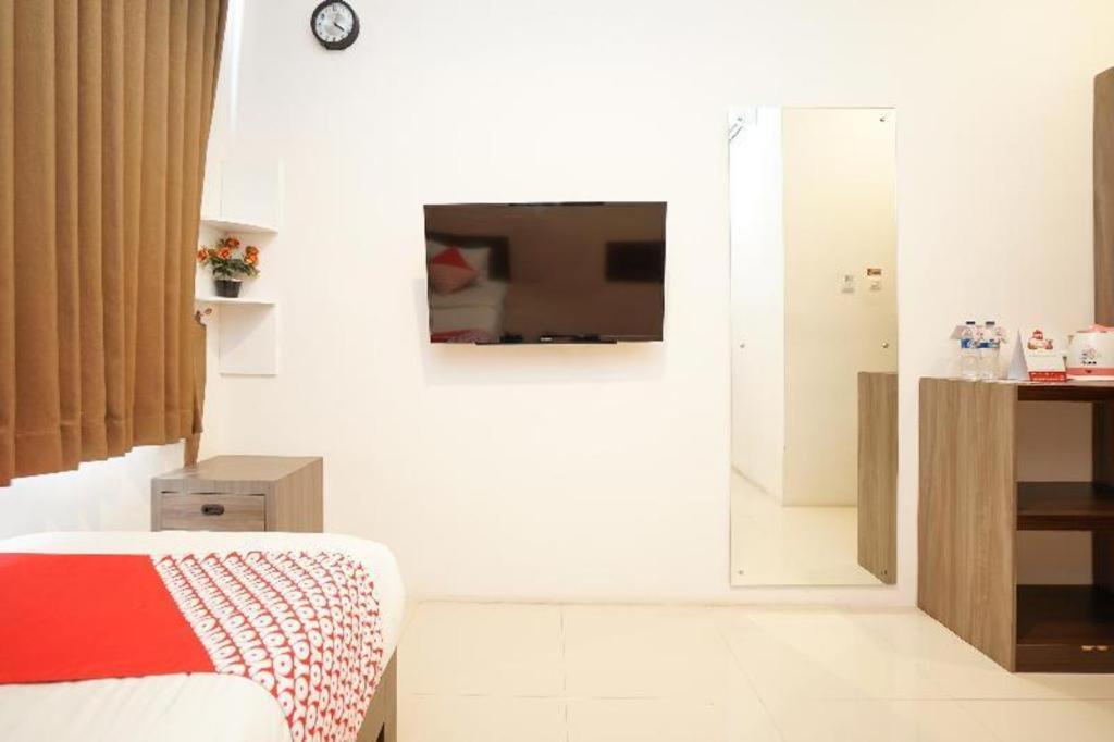 OYO 240 Audah Sevana Syariah Hotel Surabaya Bagian luar foto