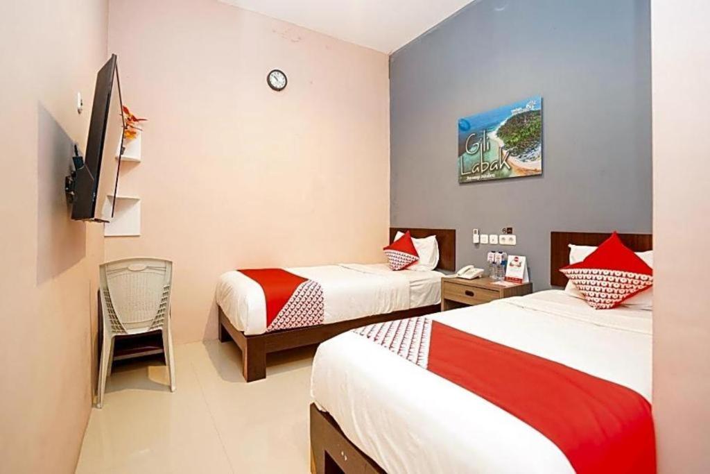 OYO 240 Audah Sevana Syariah Hotel Surabaya Bagian luar foto