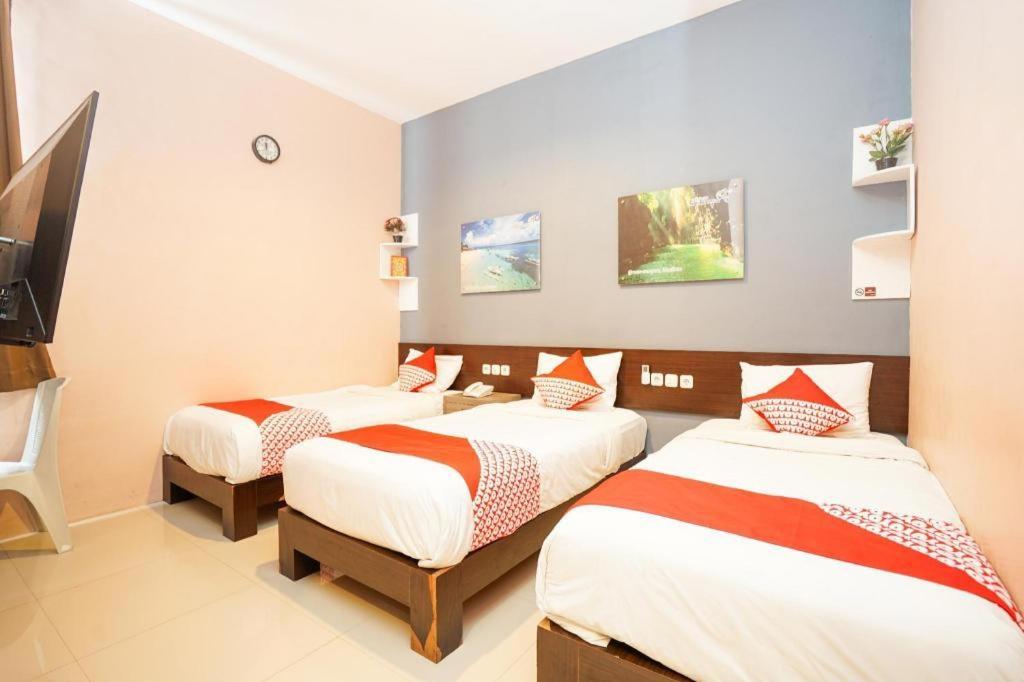OYO 240 Audah Sevana Syariah Hotel Surabaya Bagian luar foto